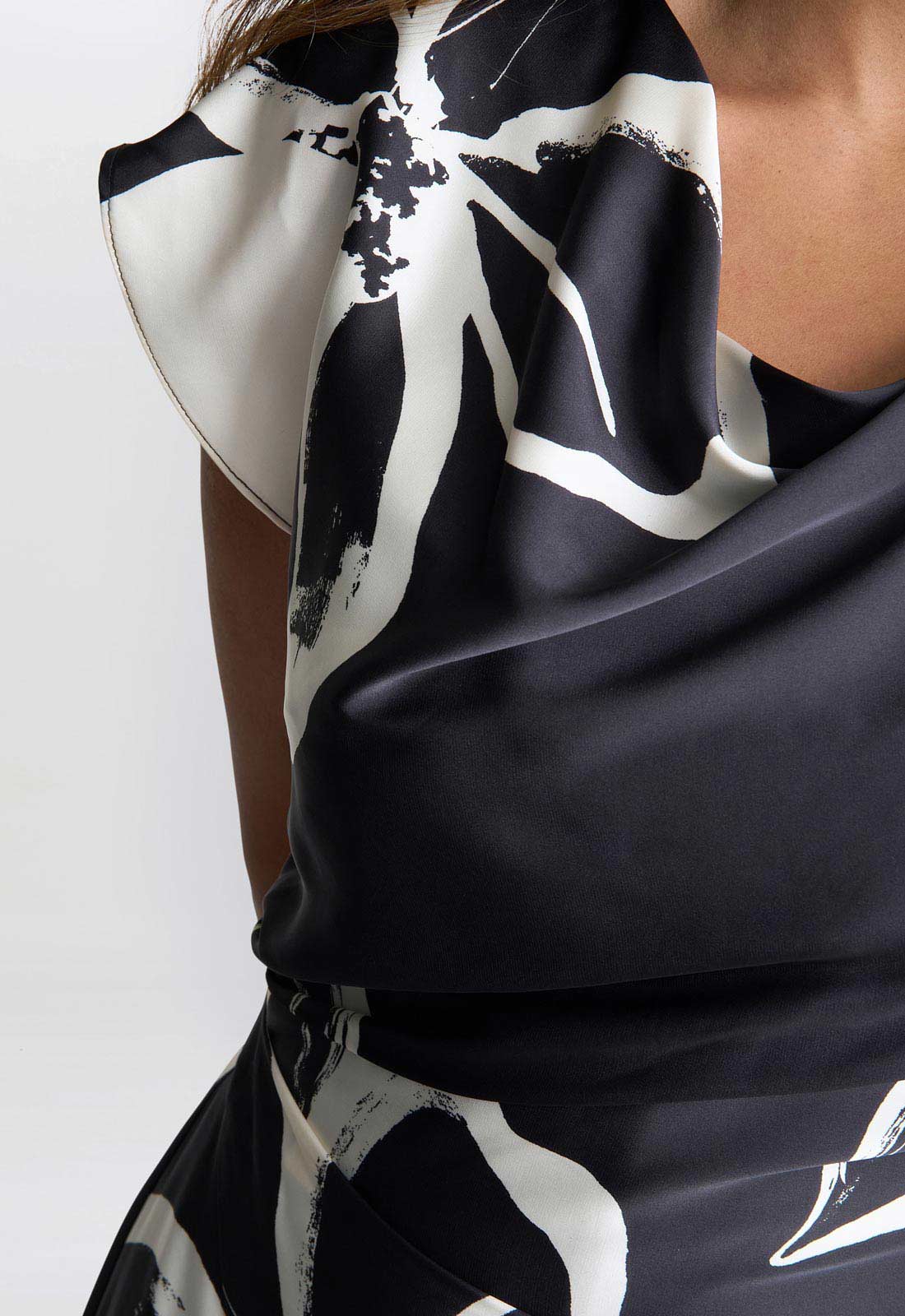Gina Bacconi Black / Cream Maude Floral Print Asymmetrical Midi Dress